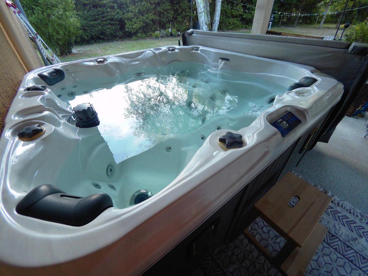 אבנסן Gite A La Campagne Avec Jacuzzi מראה חיצוני תמונה